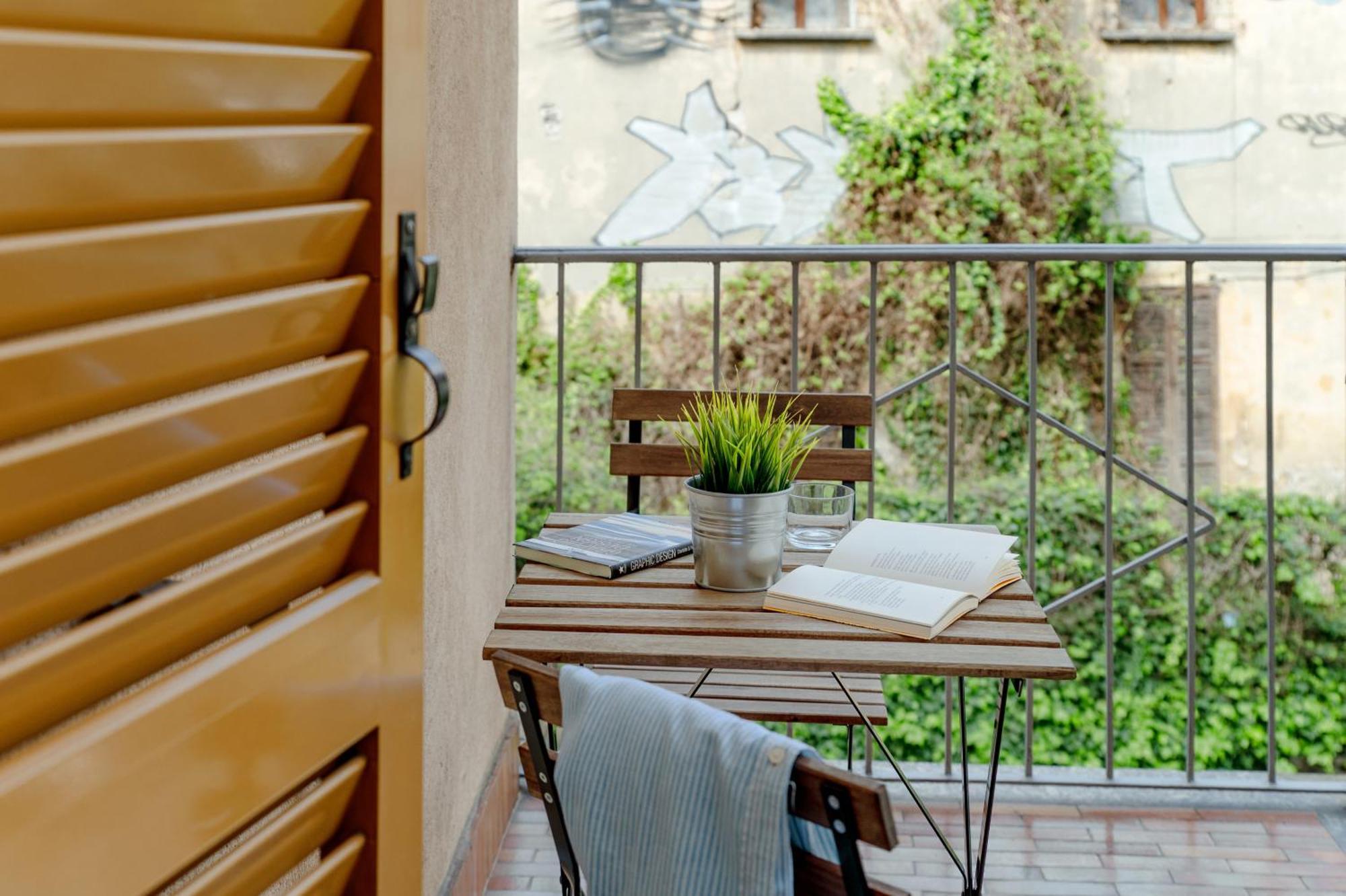 Guesthouse Linaio - The House Of Travelers Como Exterior photo