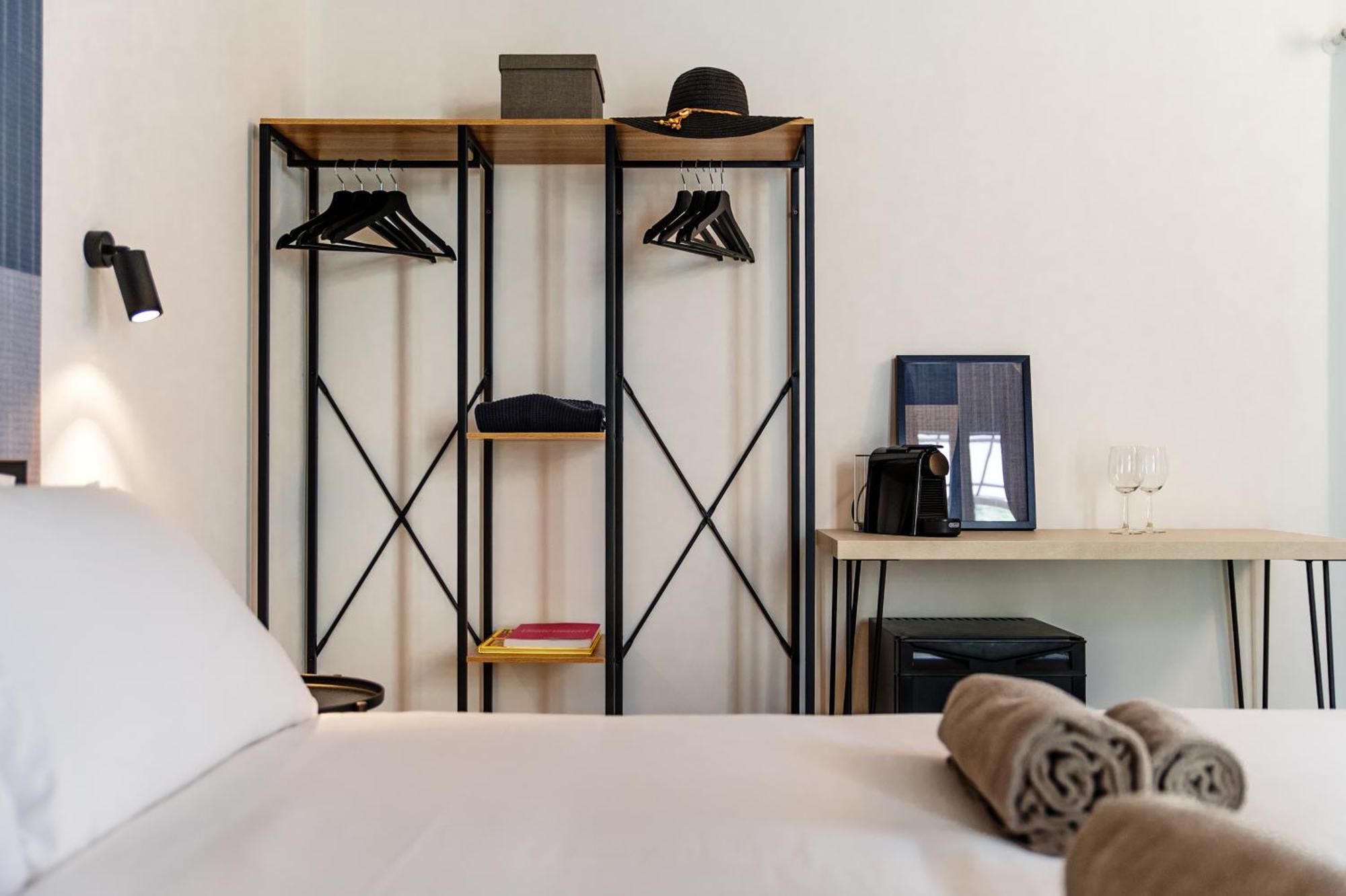 Guesthouse Linaio - The House Of Travelers Como Exterior photo