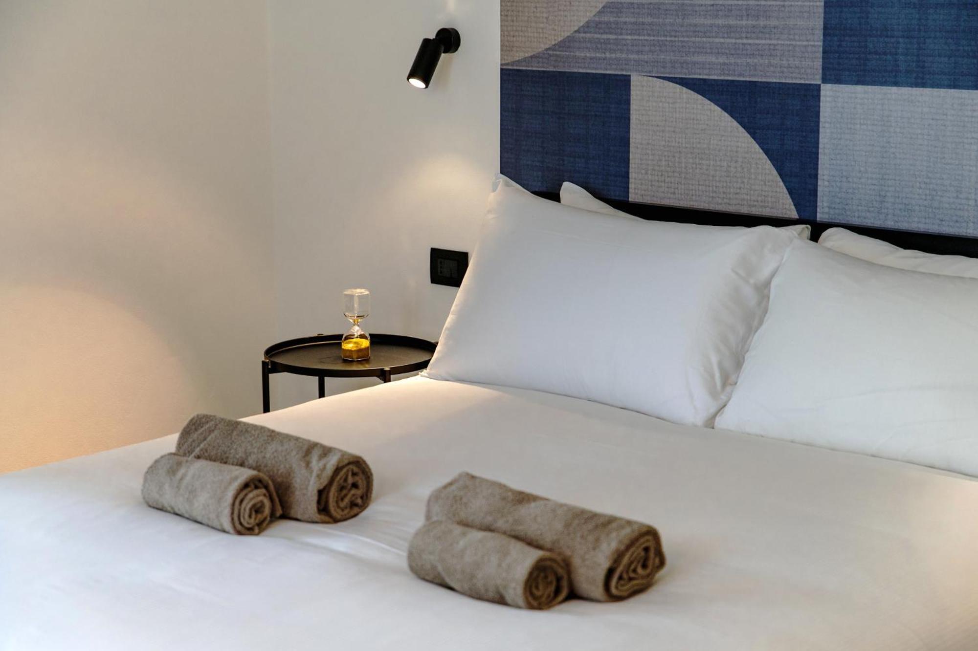 Guesthouse Linaio - The House Of Travelers Como Exterior photo