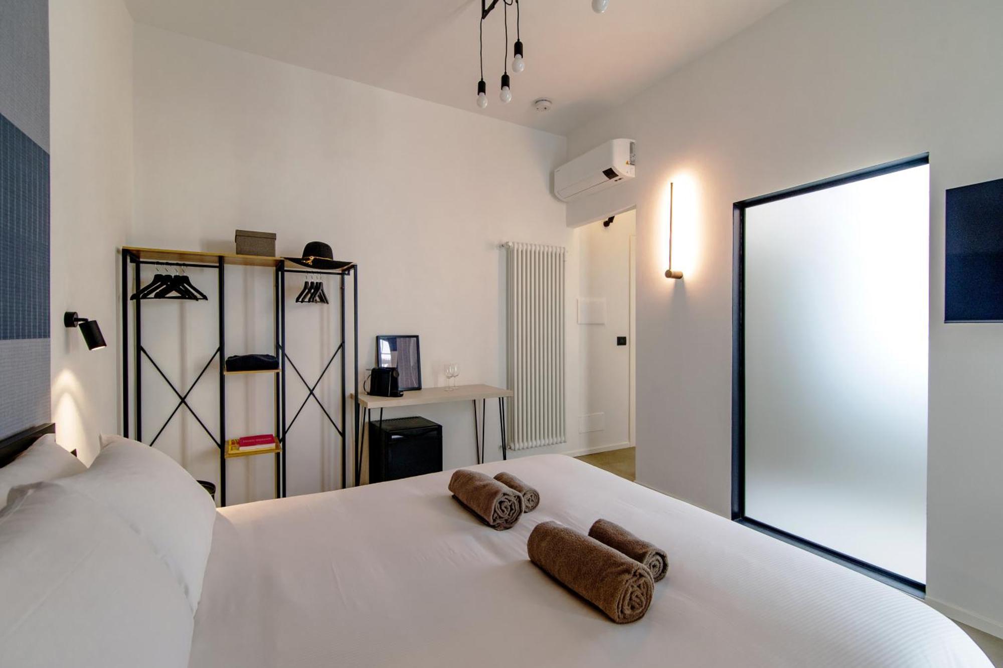 Guesthouse Linaio - The House Of Travelers Como Exterior photo