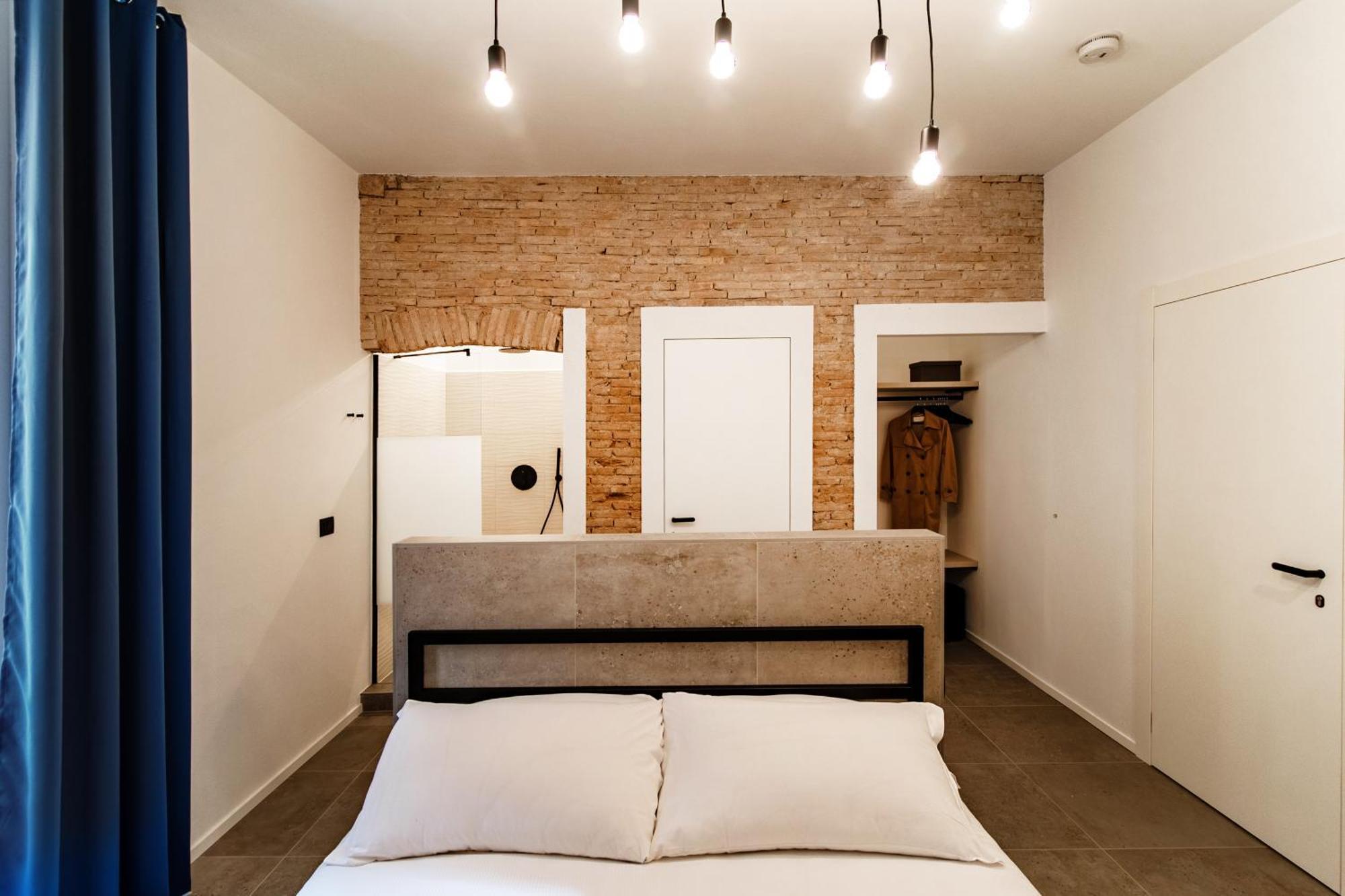 Guesthouse Linaio - The House Of Travelers Como Exterior photo