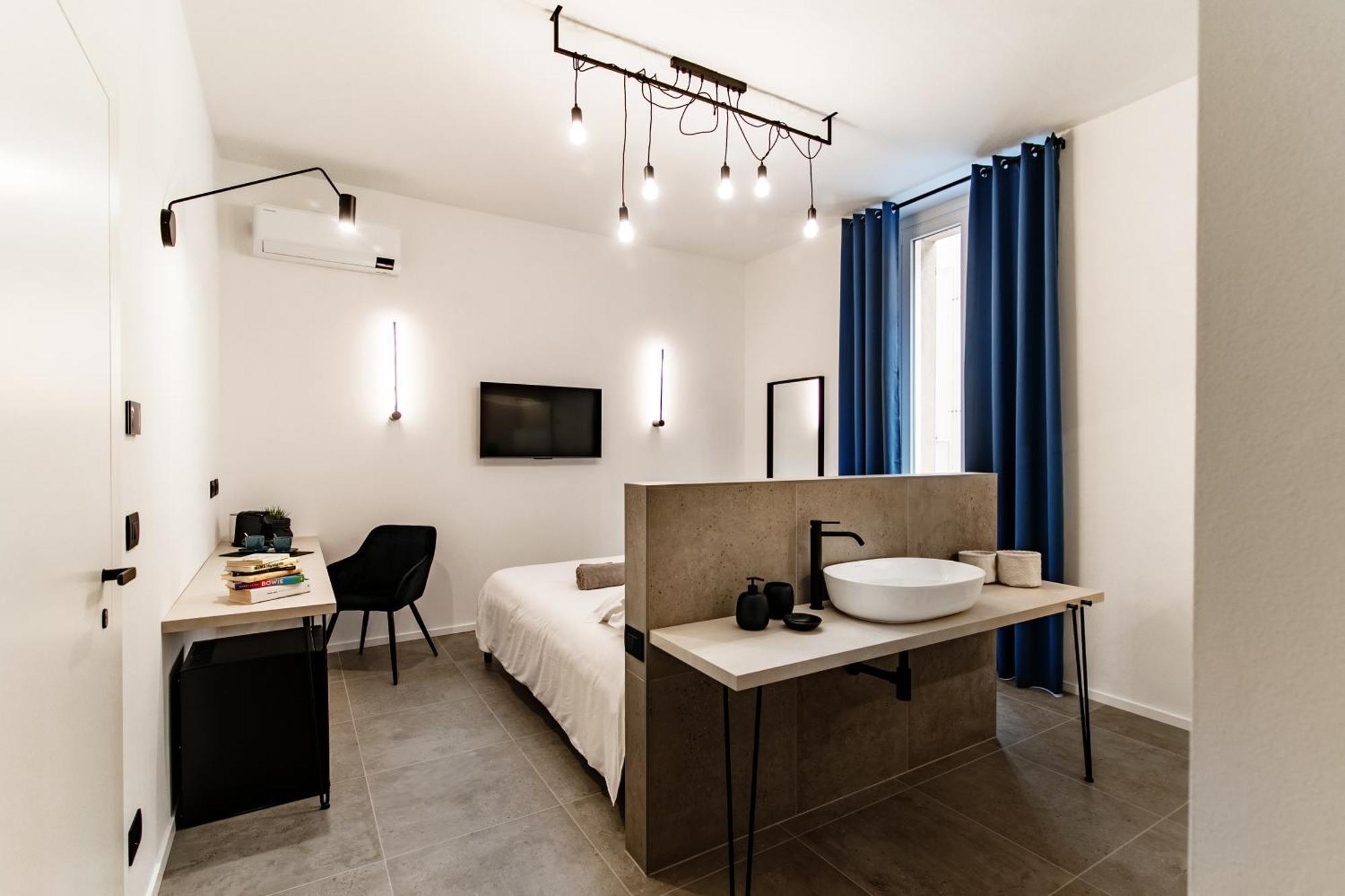 Guesthouse Linaio - The House Of Travelers Como Exterior photo