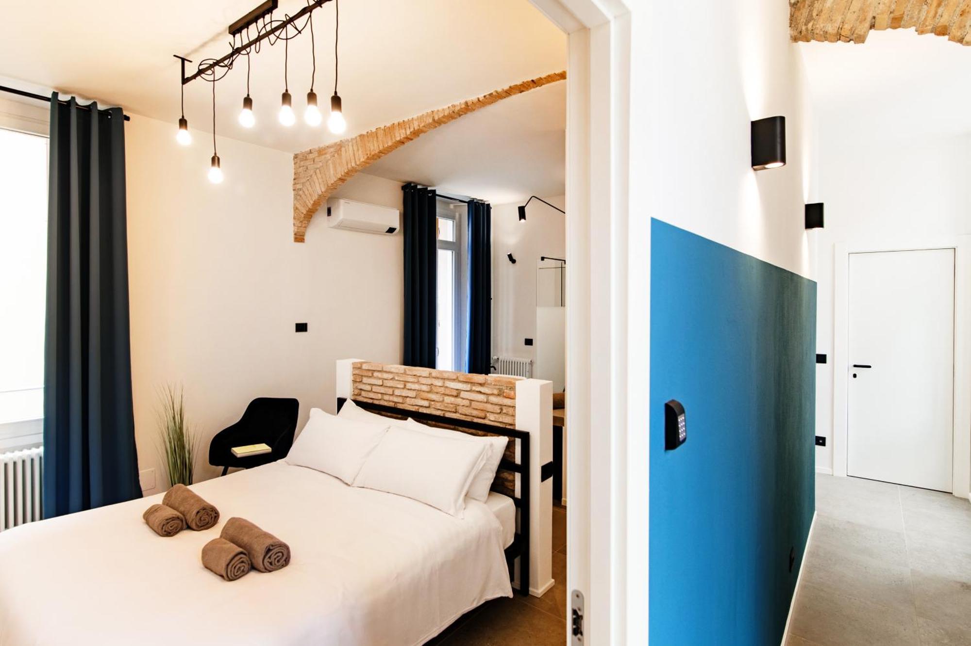 Guesthouse Linaio - The House Of Travelers Como Exterior photo